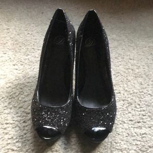 Delicious shoes 2.5 inch glitter heel size 8.5M